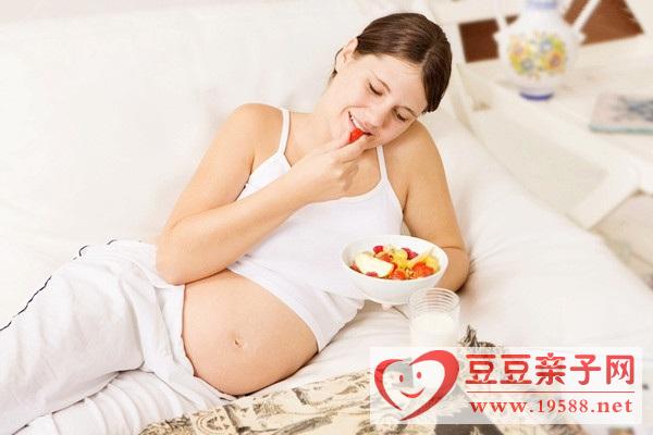 孕妇吃水果每日不超300克，水果当正餐易患贫血